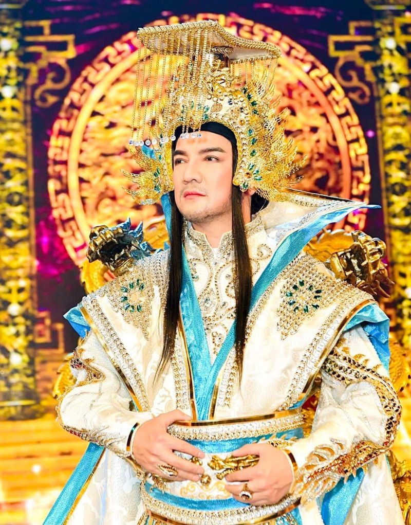 Đàm Vĩnh Hưng bất ngờ rút khỏi vai Ngọc Hoàng trong Táo quân  (Ảnh: Facebook Nhân vật)