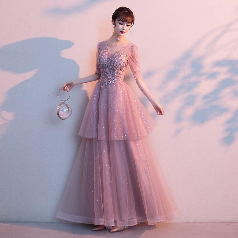 Chiếc đầm xòe sẽ giúp các cô gái trông giống như một nàng công chúa bước ra từ câu chuyện cổ tích