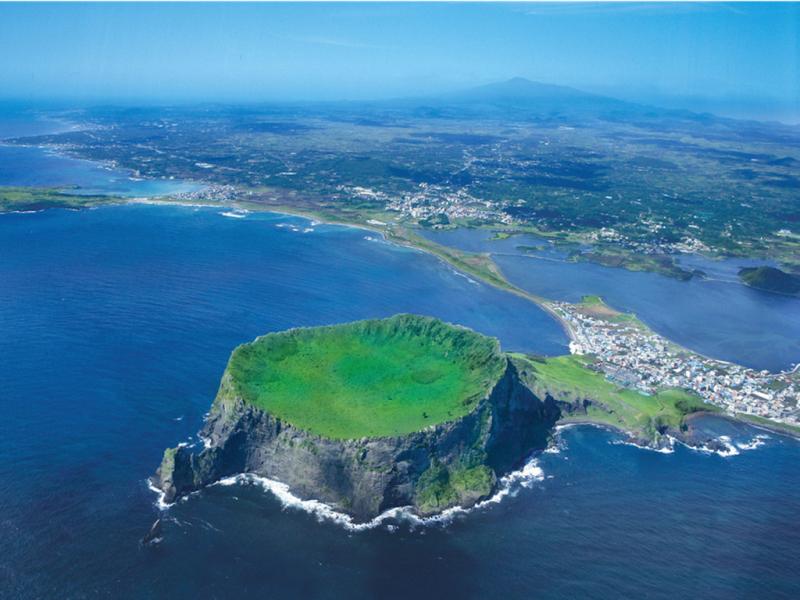 ﻿Đảo Jeju có khí hậu vô cùng trong lành, thích hợp cho những chuyến du lịch hoặc dã ngoại dài ngày.
