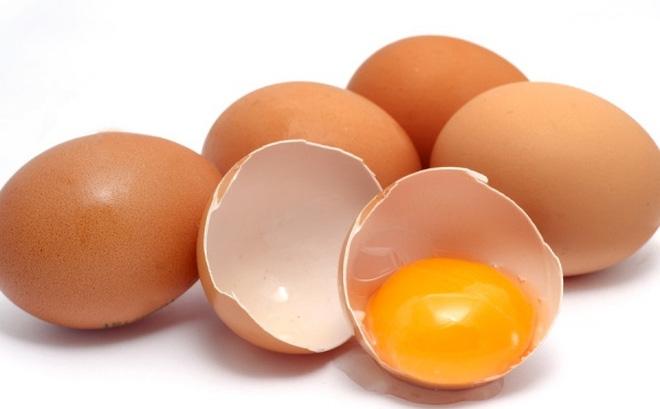 Trứng gà giúp tóc phục hồi hư tổn