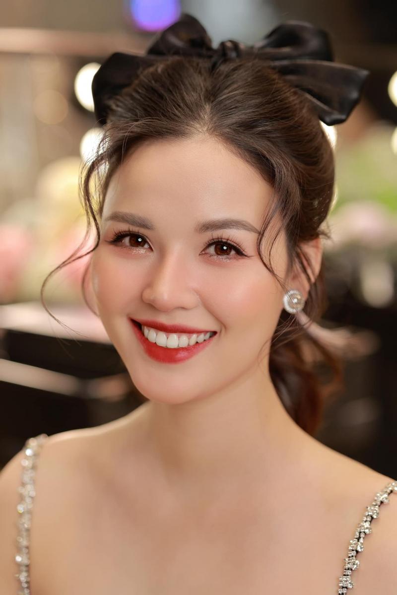 Dạy nghề make up Huong Victoria Makeup & Bridal Limited