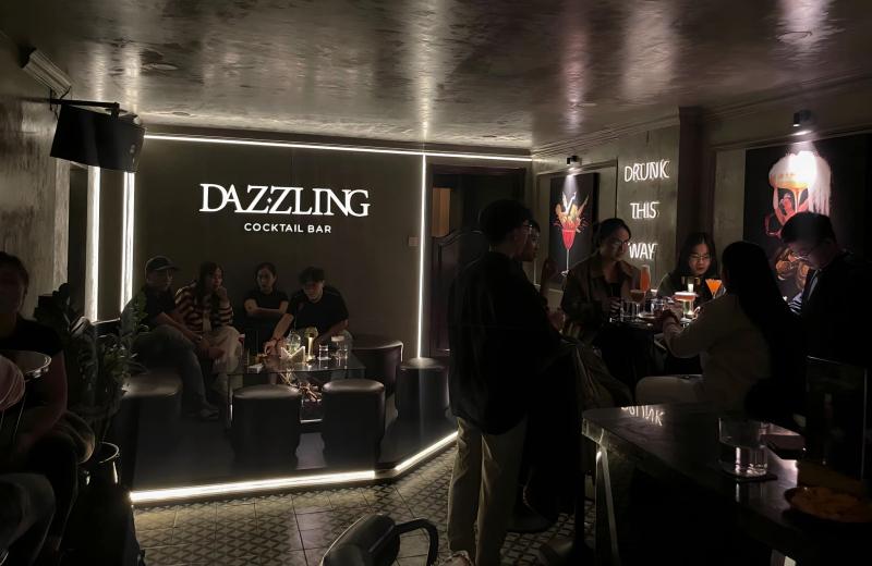 Dazzling Cocktail Bar