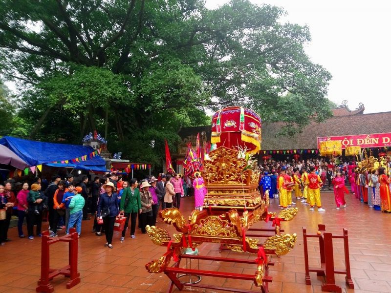 Lễ hội đền Dầm được tổ chức trong nhiều ngày, bắt đầu từ ngày mùng 1 và kết thúc vào ngày mùng 10/2 (âm lịch)