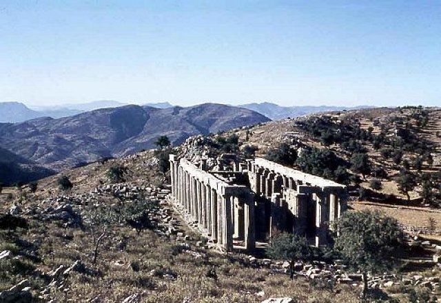 Ngôi đền thờ thần Apollo - hoang sơ nhưng đầy huyền bí