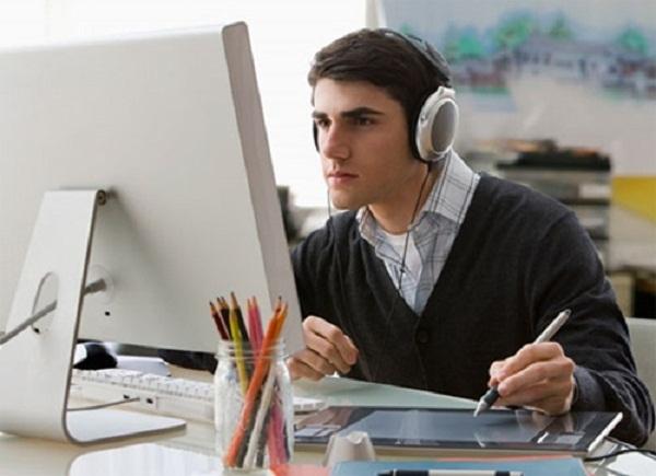 Đeo tai nghe trong suốt thời gian làm việc có thể làm cho thính lực của bạn kém đi