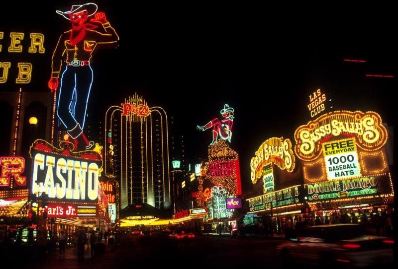 Las Vegas náo nhiệt về đêm sẽ khiến bạn thích thú (Nguồn: Sưu tầm)