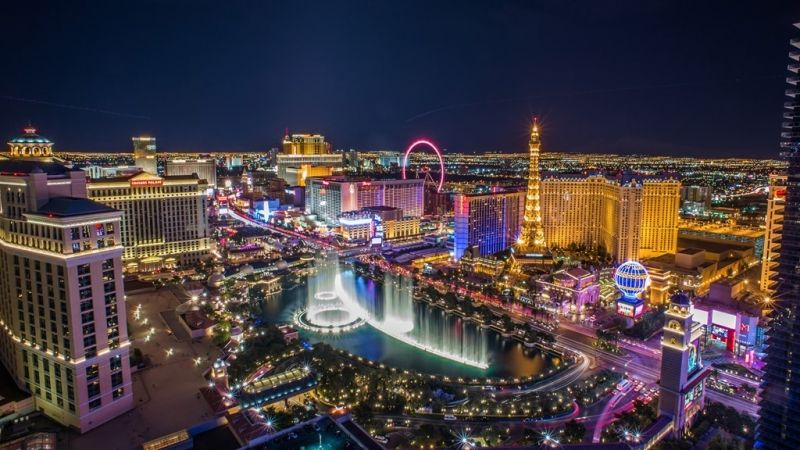 Las Vegas bao gồm khách sạn, casino, các tụ điểm chơi đêm
