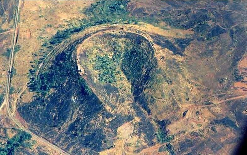 Miệng núi Hàm Rồng được chụp từ trên cao