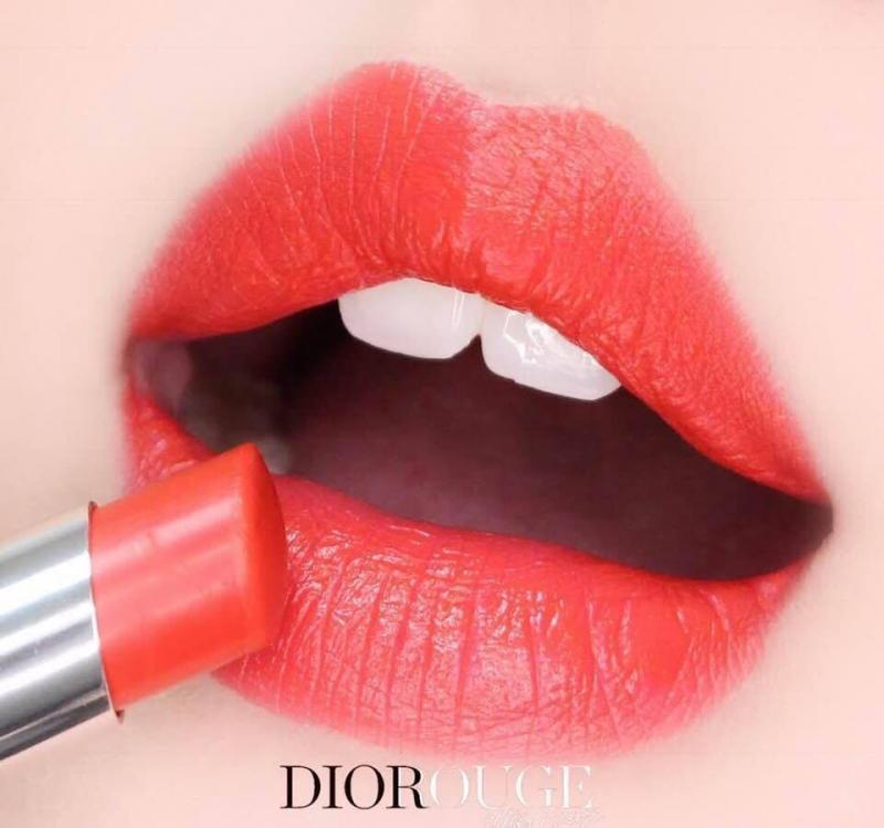 Màu đỏ cam của Dior
