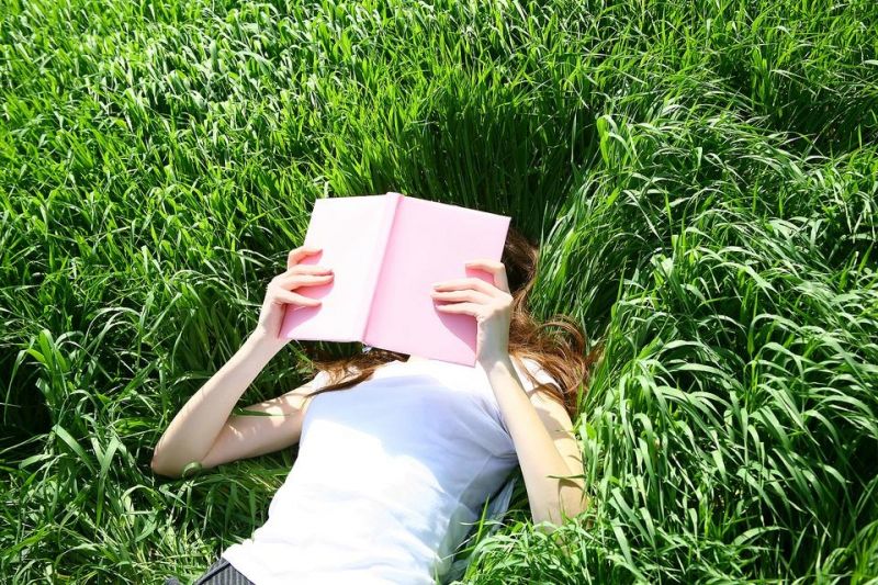 Đọc sách cũng là cách để giảm căng thẳng và áp lực