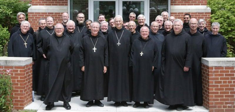 Các tu sĩ thuộc dòng Benedictines ngày nay
