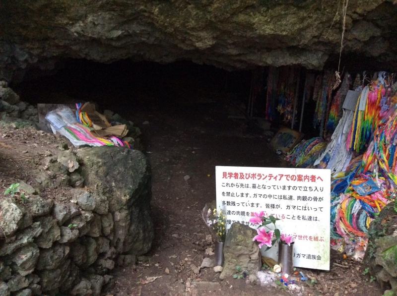 Lối vào hang động Chibichiri, nơi nhiều người dân vẫn đến đây để tưởng niệm binh lính Nhật