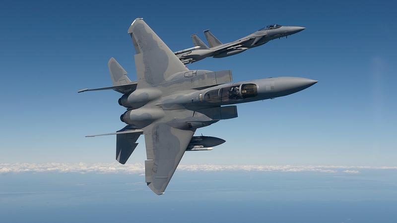 F-15 Eagle là một máy bay chiến đấu ưu việt được thiết kế để xâm nhập phòng thủ của đối phương
