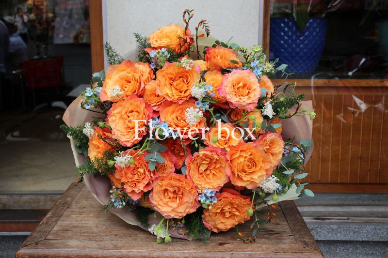 Đến với shop hoa Flower Box, bạn sẽ được lựa chọn những mẫu hoa đẹp, phù hợp với mục đích của bạn