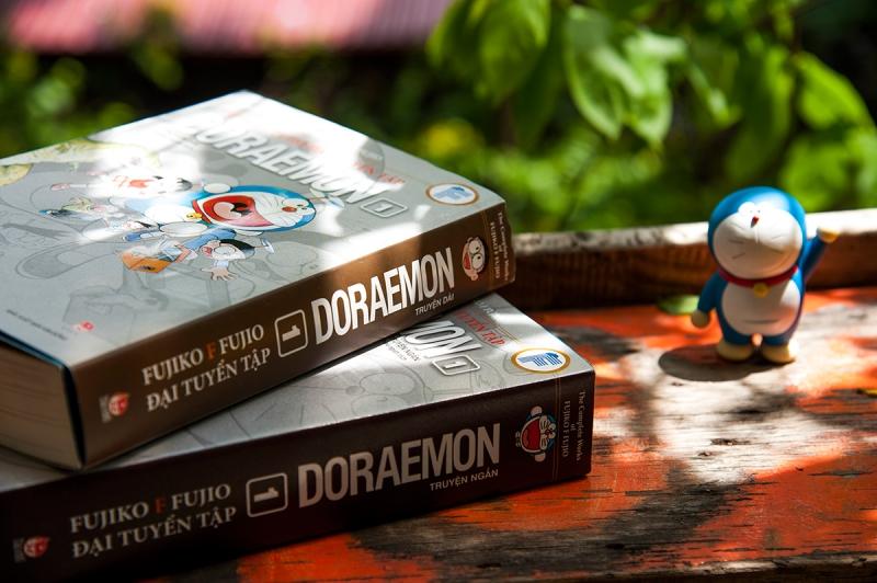 Tác phẩm tổng hợp đầy đủ tất cả các phần truyện ngắn Doraemon từ trước đến nay.