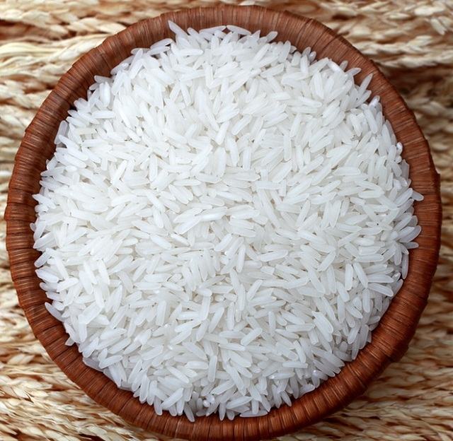 Gạo tám Điện Biên có đặc điểm rất riêng: hạt bầu nhỏ, dài, màu đục và không trắng như gạo tám thường