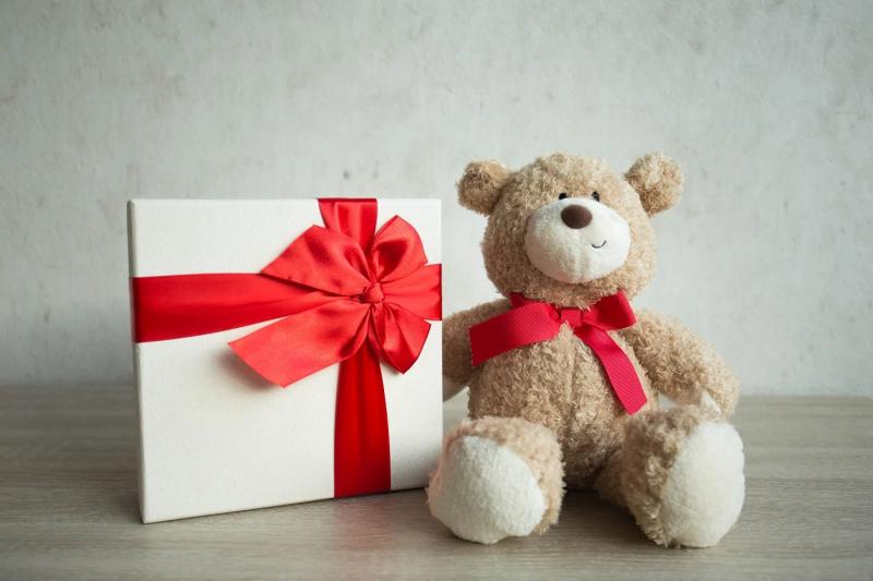 Nếu nàng của bạn có niềm yêu thích đặc biệt với gấu bông, hãy mua tặng cô ấy một con gấu thật to