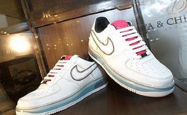 Đôi giày trị giá 500.000 USD - Nike Custom