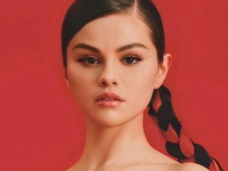 Dáng lông mày cánh cung của Selena Gomez