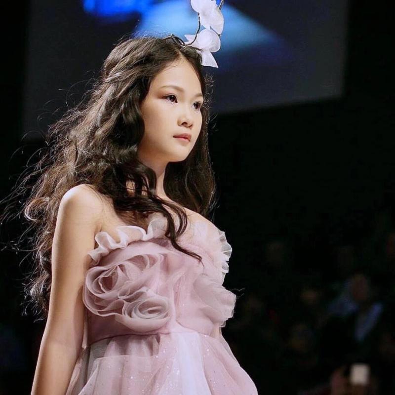 Thiên Trang từng lọt top 10 mẫu nhí thế giới ấn tượng do một trang web của Mỹ bình chọn vào năm 2014, sánh ngang với các gương mặt model nhí đình đám quốc tế của Nga, Hàn Quốc...
