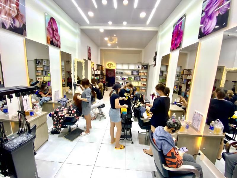 Không gian làm việc tại Hair salon Nguyễn Tâm Long Xuyên