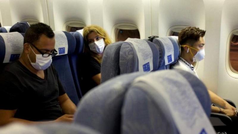 Hạn chế di chuyển trên máy bay để giảm nguy cơ lây nhiễm