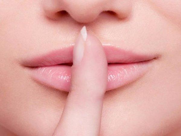 Hạn chế tiếp xúc môi với sửa rữa mặt