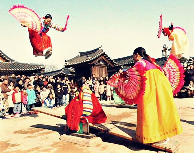 Lễ hội tại Hàn Quốc vào dịp tết.