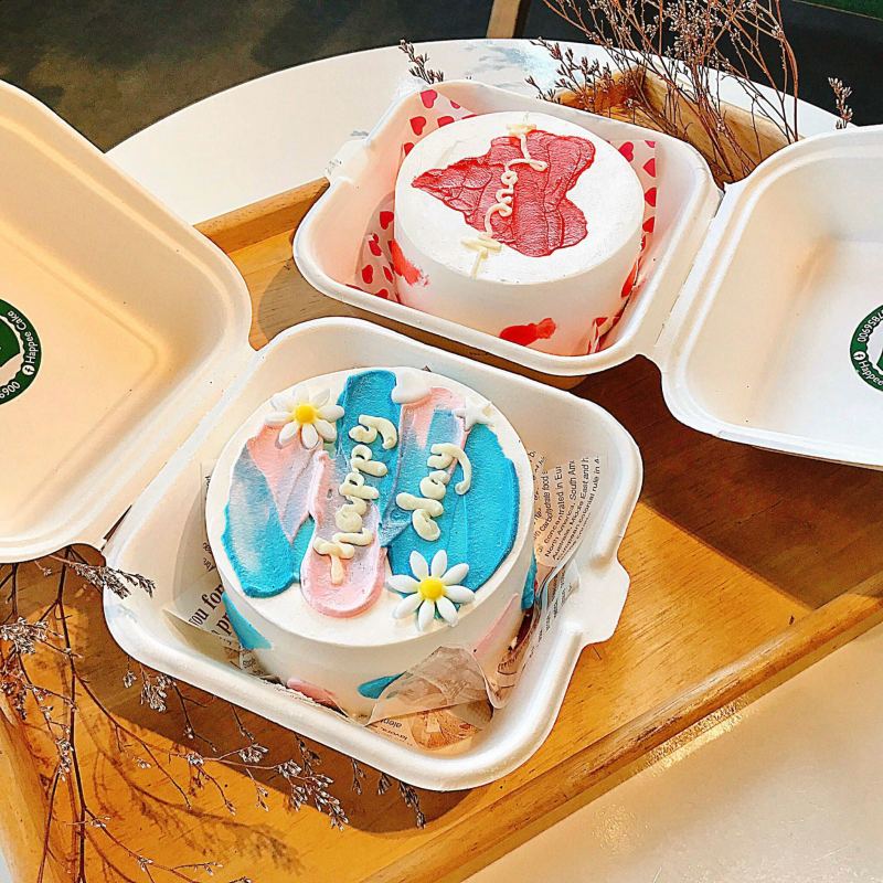 Happee Cake  nổi tiếng với những chiếc bánh sinh nhật trang trí rất cầu kỳ, những chiếc bánh ﻿bento cake hay được dùng để làm quà tặng
