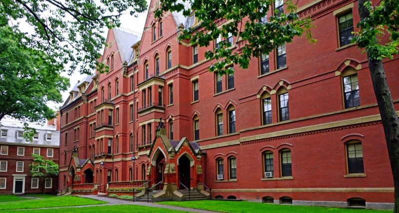 Harvard là ngôi trường đáng mơ ước của biết bao sinh viên