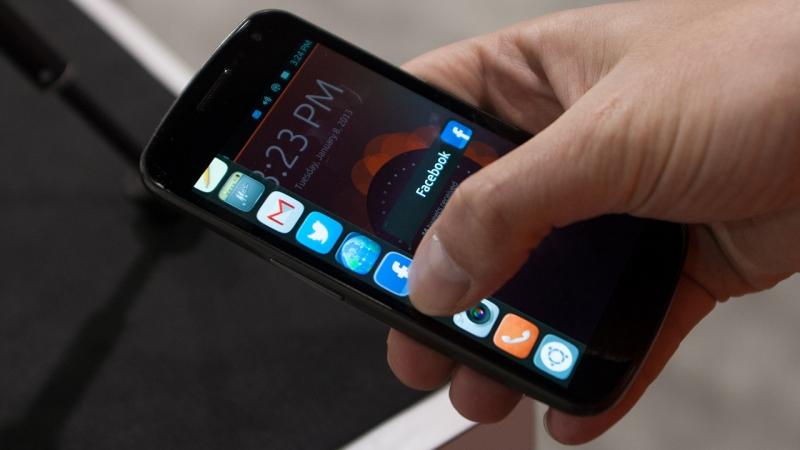 Giao diện mượt mà của một chiếc smartphone sử dụng Hệ điều hành Ubuntu Touch