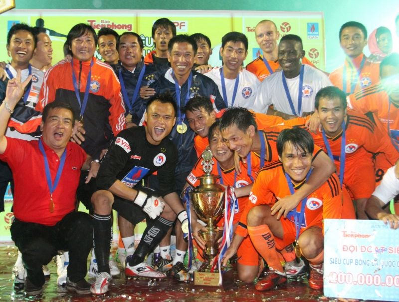 HLV Huỳnh Đức giành được nhiều danh hiệu cùng SHB Đà Nẵng
