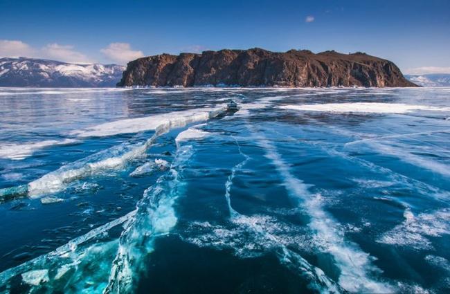 Hồ Baikal ở Nga là kỳ quan thiên nhiên có một không hai trên thế giới