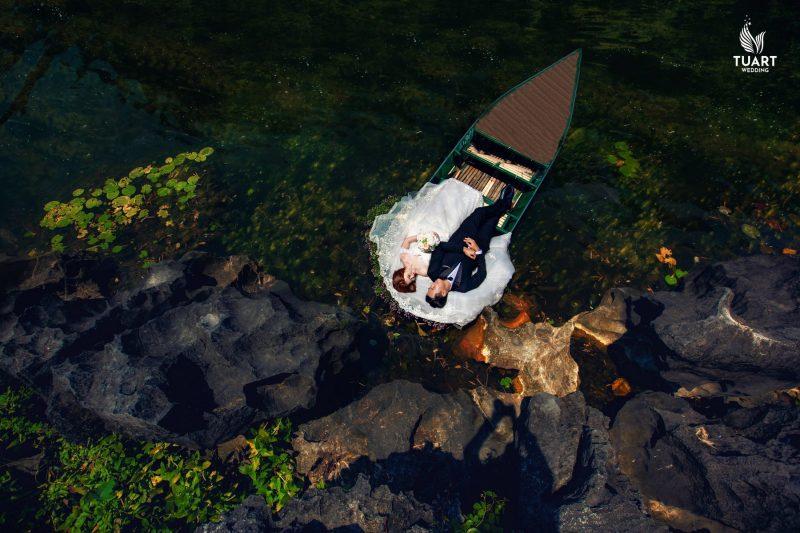 Hồ Đồng Chương mang trong mình vẻ đẹp hoang sơ và tĩnh lặng