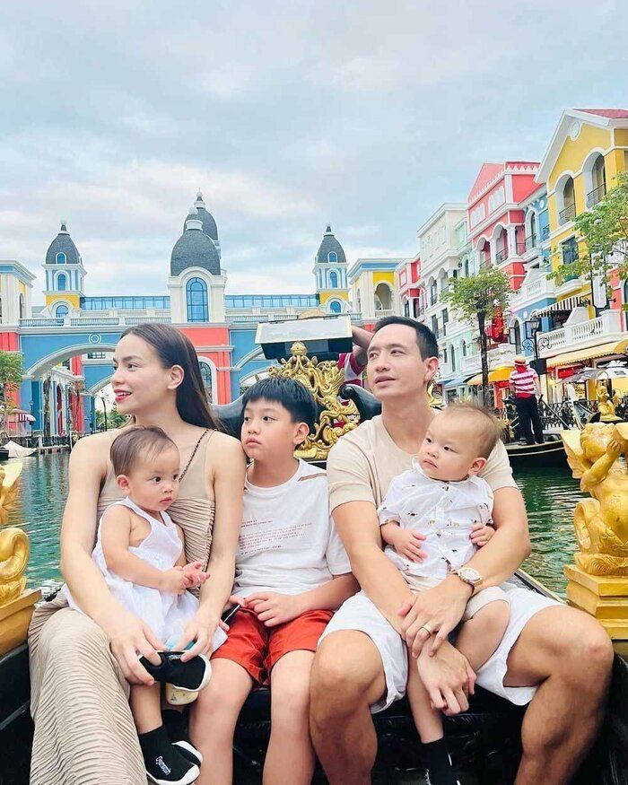 Hồ Ngọc Hà hạnh phúc bên Lim Lý và 3 con