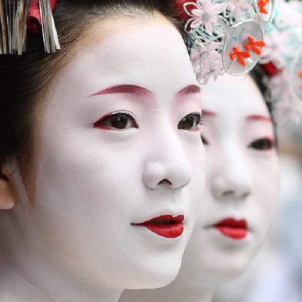 Hóa trang thành Geisha