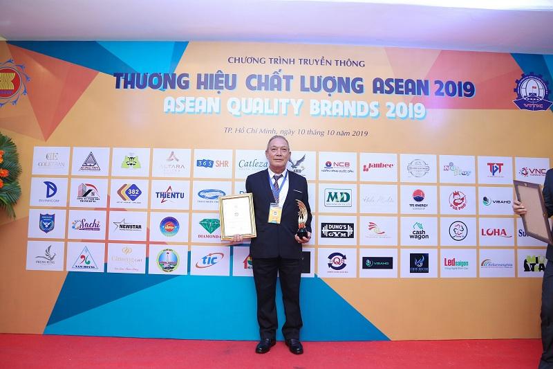 Hoàng Quốc Bảo vinh dự nhận giải thưởng Thương hiệu chất lượng Asian 2019