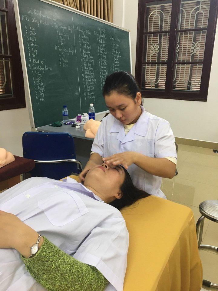 Học Chứng chỉ Xoa bóp bấm huyệt - Vật lý trị liệu tại Đà Nẵng