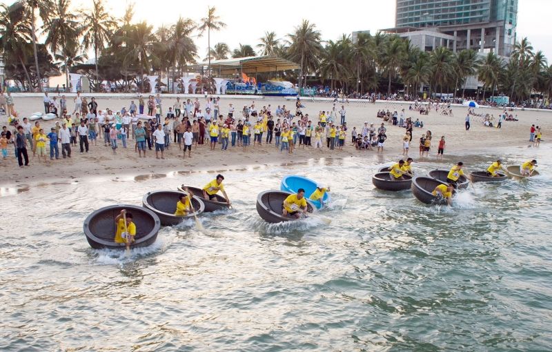 Hội thi bơi biển và bơi thúng, lắc thúng - Festival biển Nha Trang 2017