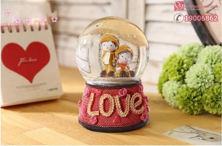 Hộp nhạc quả cầu thủy tinh- chữ Love là món quà tình yêu ngọt ngào