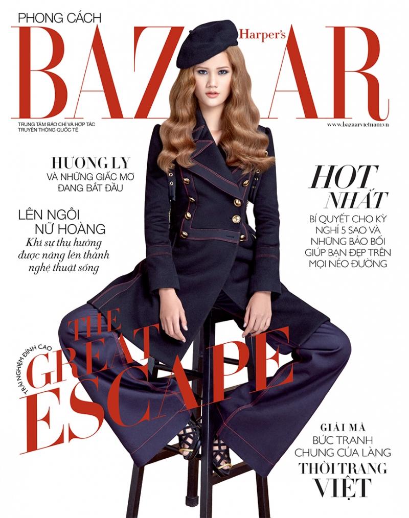 Xuất hiện trên bìa tạp chí Bazaar với bộ đồ hơi hướng cổ điển và mái tóc vàng óng khiến Hương Ly mang một nét đẹp đậm chất Châu Âu.