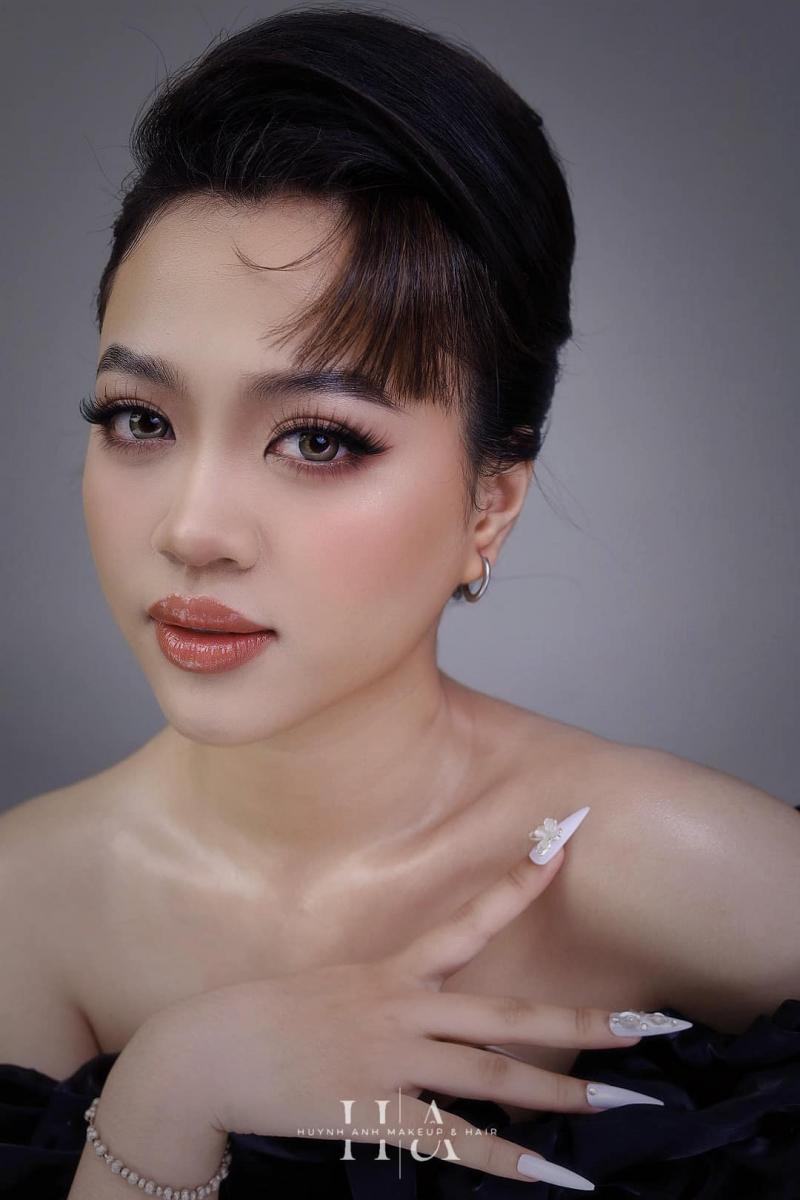 Huynh Anh Makeupartist & Hairstylist