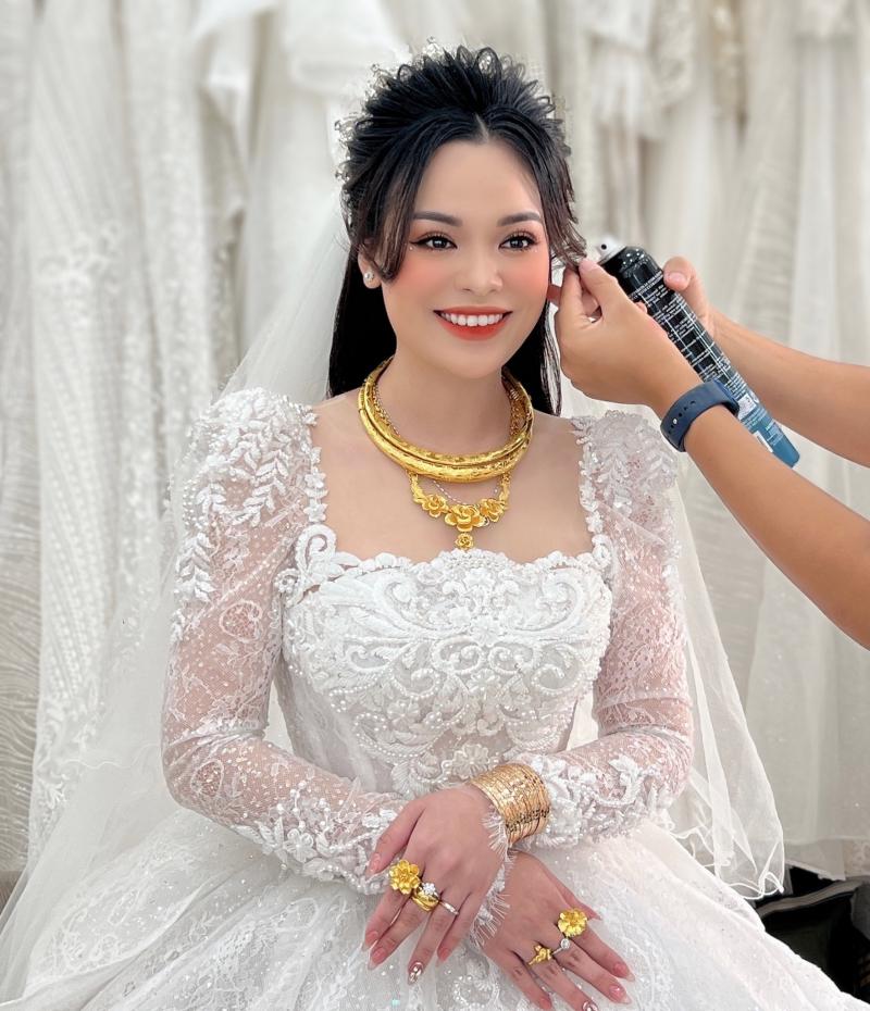 Huỳnh Hậu Make up Artist