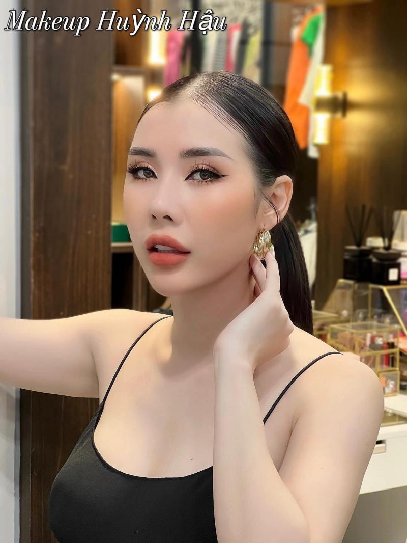 Huỳnh Hậu Makeup Artist (Áo cưới Anh Thi)