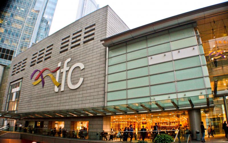 IFC Mall là khu mua sắm nổi tiếng tại Hong Kong
