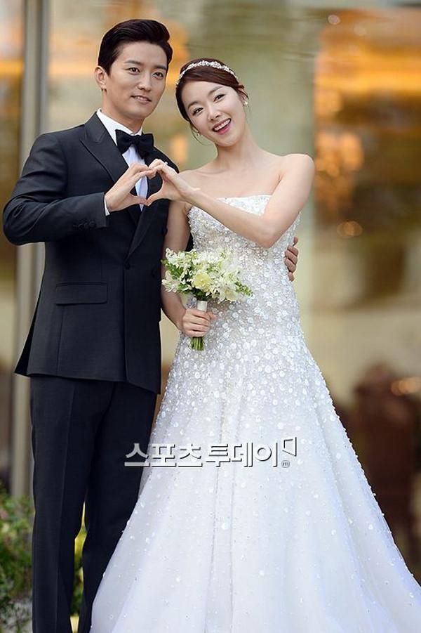 Chú rể Gyo Jin và cô dâu So Yi Hyun