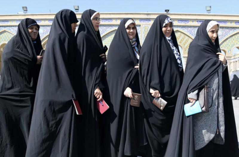 Người dân Hồi giáo tại Iran