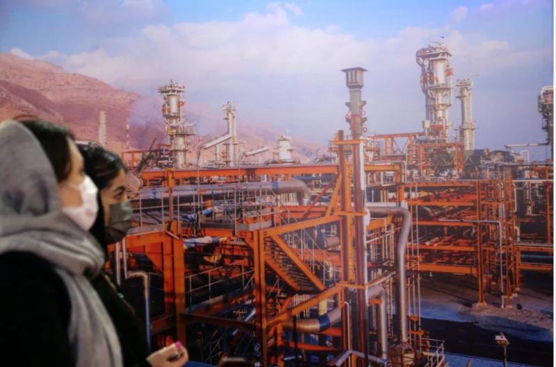 Một mỏ khai thác dầu ở Đảo Khark, Iran.