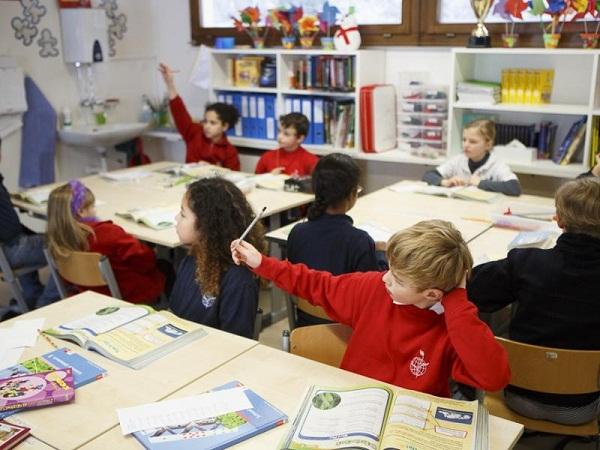 ﻿﻿Ở Pháp trẻ từ 6 tuổi đến 16 tuổi bắt buộc phải đi học