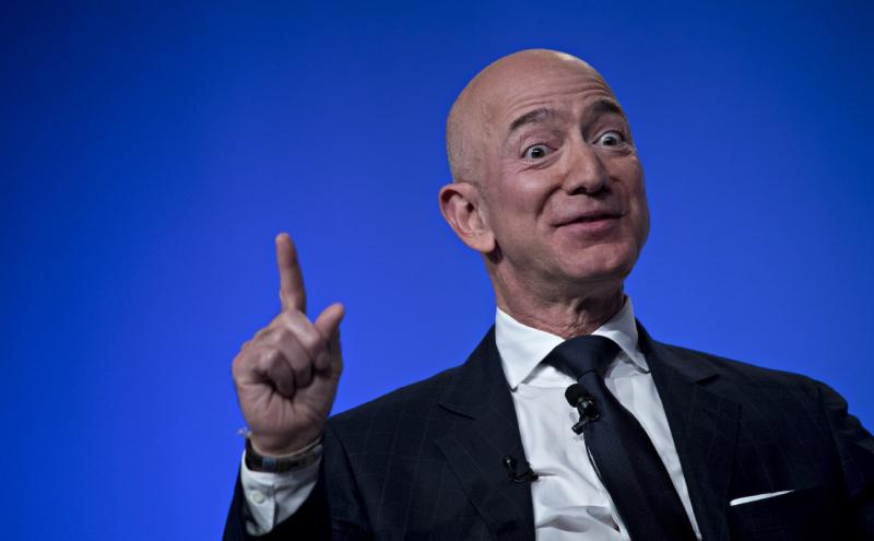 Jeff Bezos - 114 tỷ USD